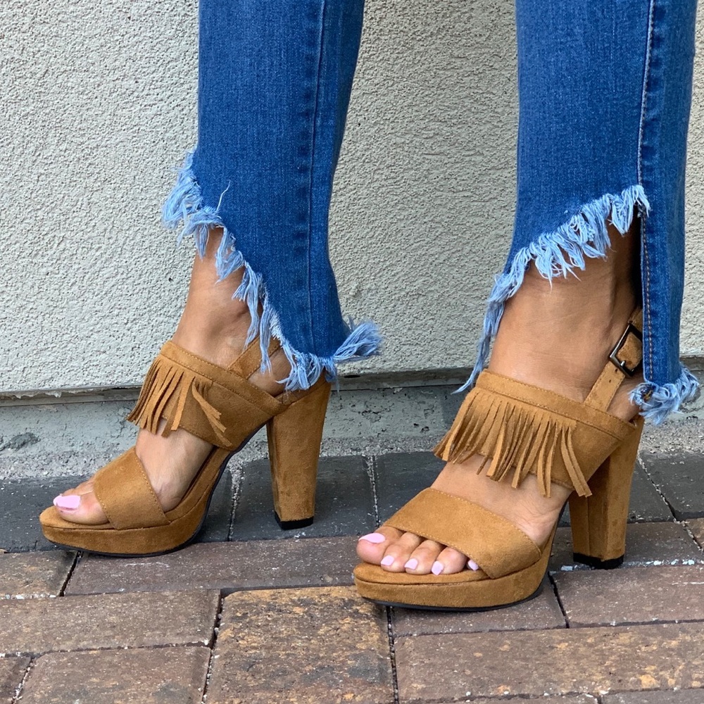 NIB Tan Chic Fringe High Heel Platform Sandal - Picture 5 of 6